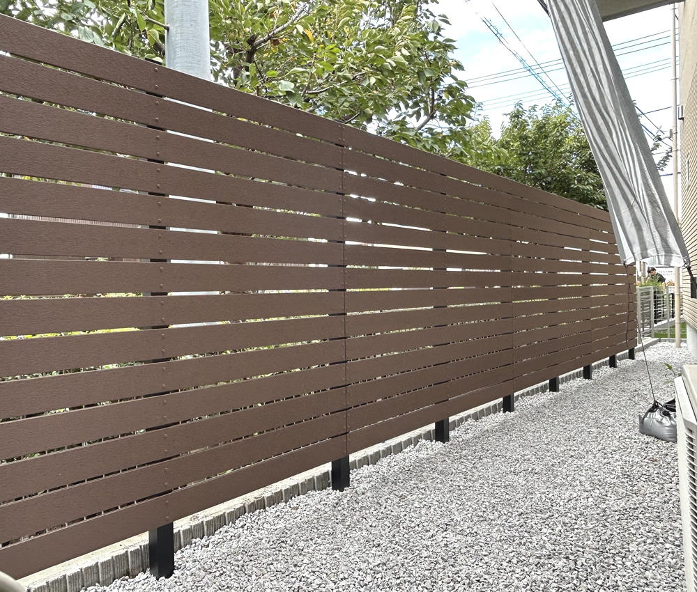 �S�Ă̔ނ�\��I���āA�l�H�؃t�F���X���������܂����B