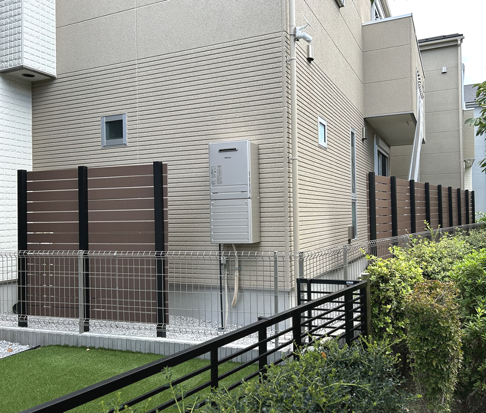 �Q�ӏ��ɐl�H�؃t�F���X���ݒu����܂����B