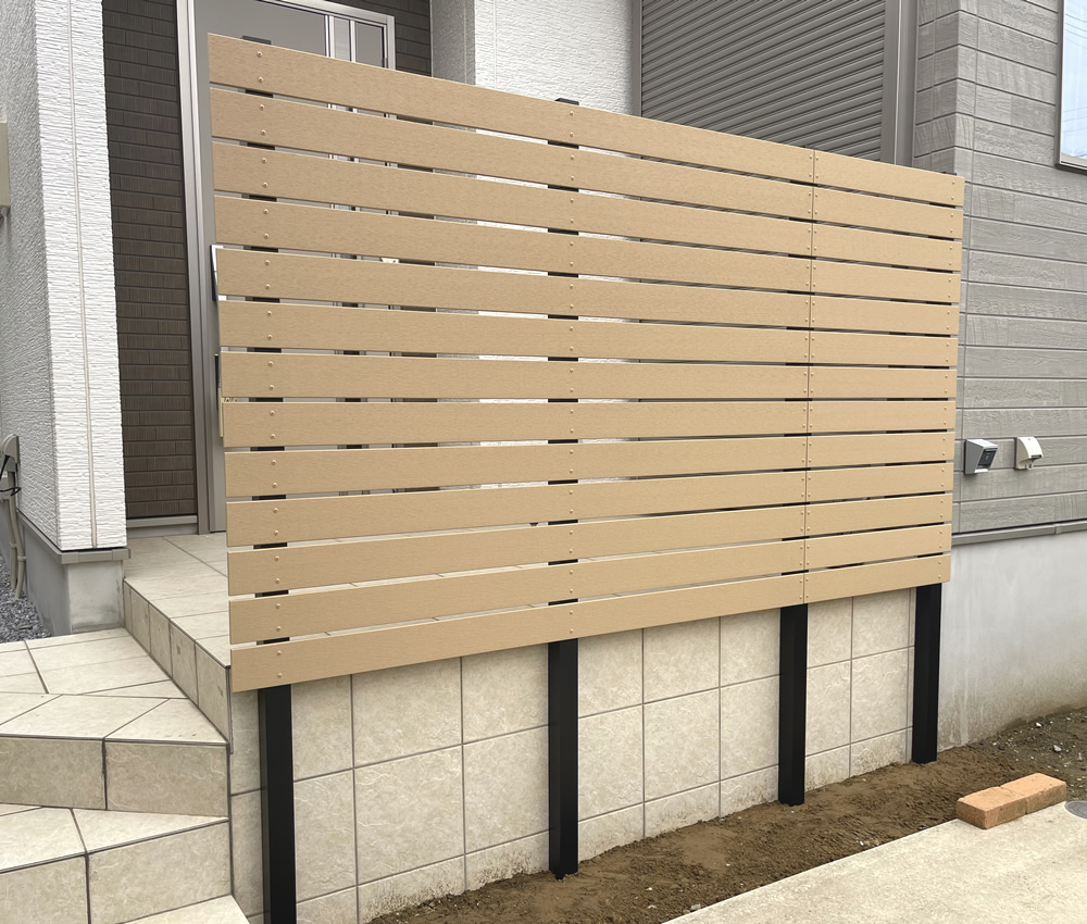 �u�₩�ȃx�[�W���F�̐l�H�؃t�F���X���o���オ��