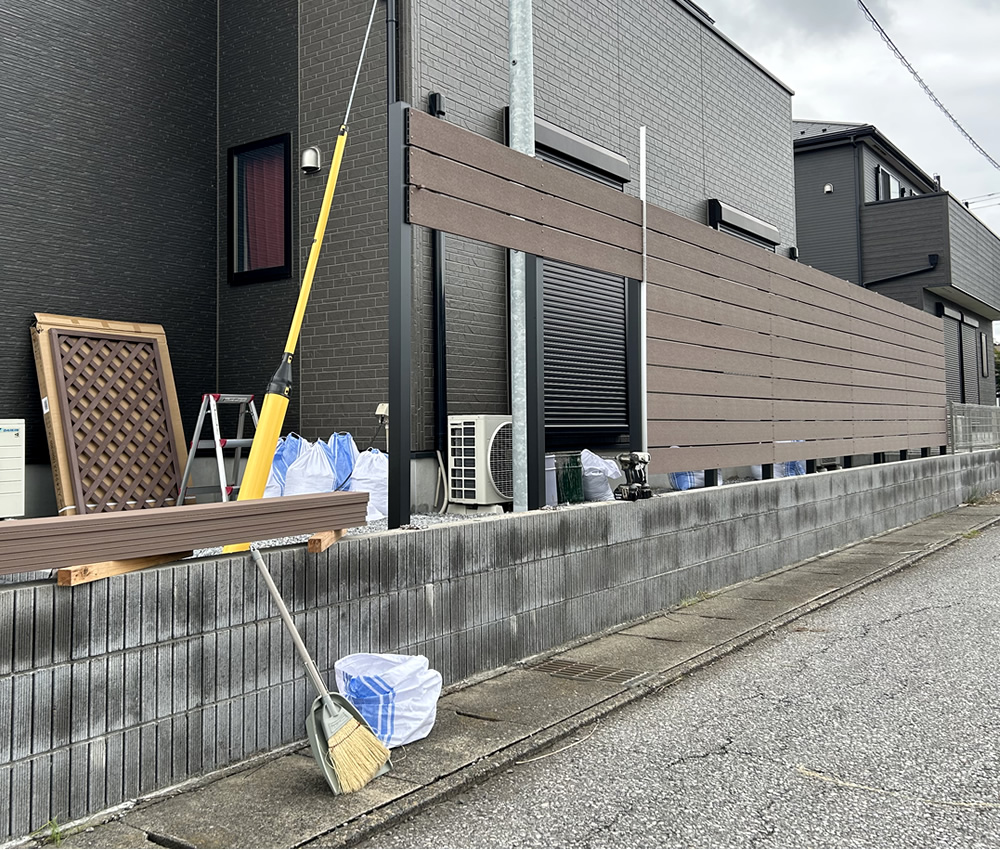 �u���E���F�̃t�F���X�ނŐݒu