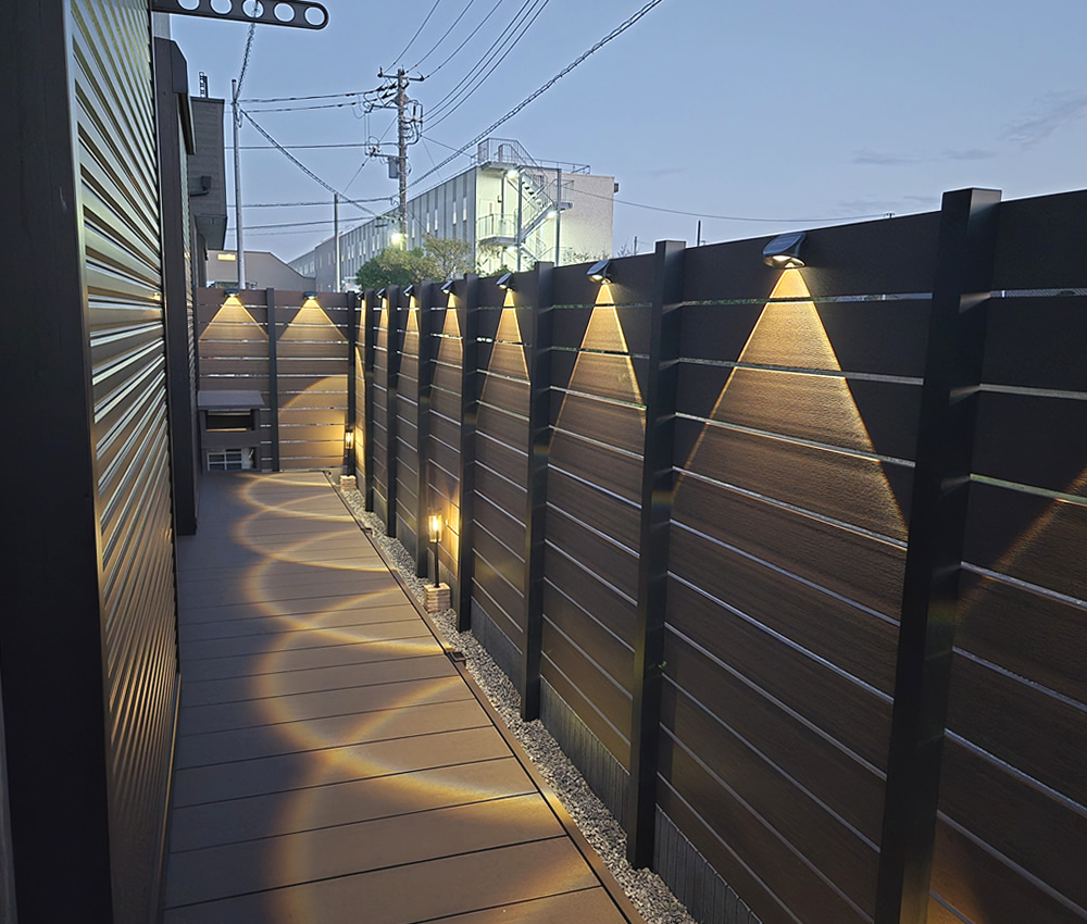 �O�ςɂ����R�ɗn�����ނ悤�Ȑl�H�؃t�F���X������