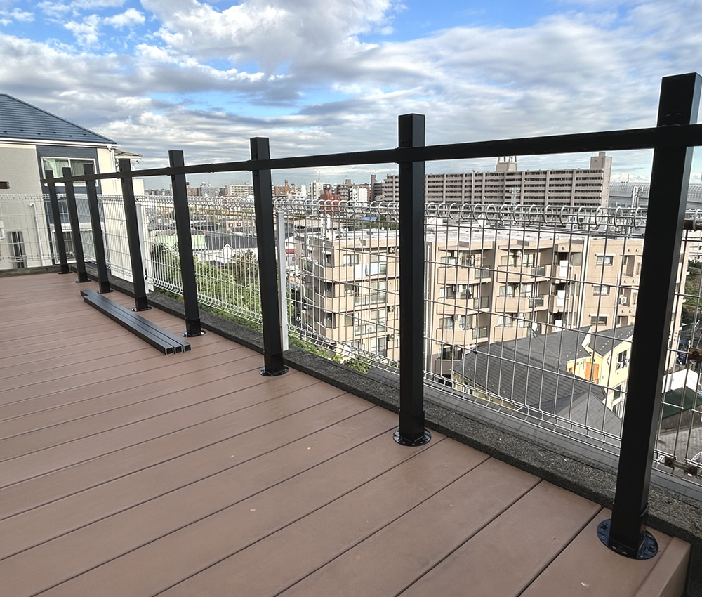 ����͏c�i�q�t�F���X�ł��̂ŁA���V���ݒu���Ă����܂��B