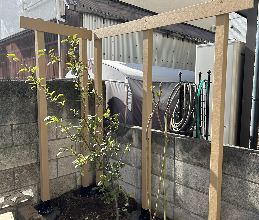 �����^����������x�ł܂����Ƃ���ŁA�l�H�؍ނ̓\��t�����s���Ă����܂��B