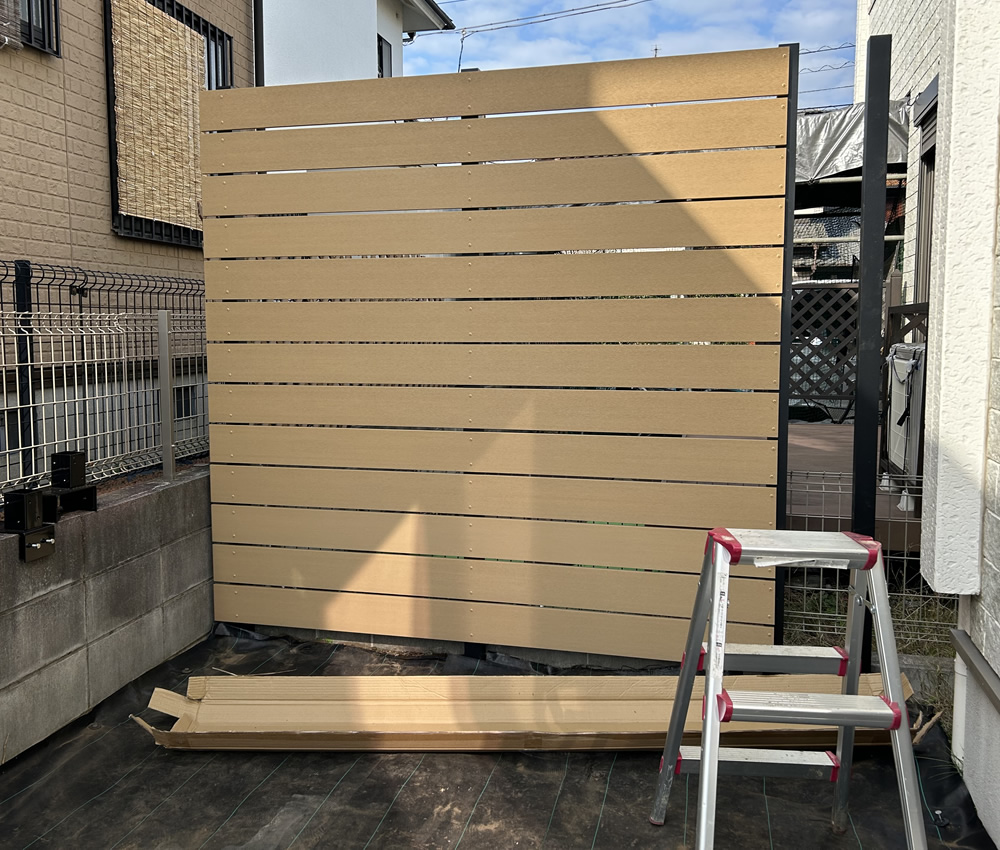 �l�H�؍ނ̓\��t��