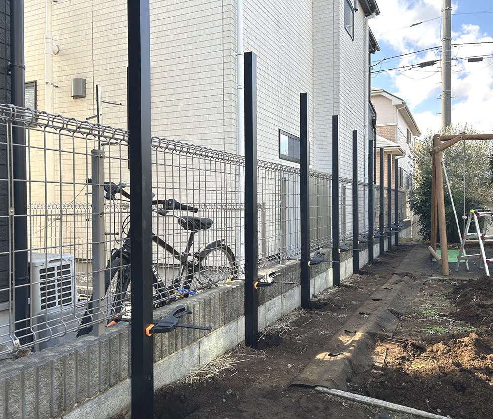 �n���ɂ͖�S�O�Z���`�ȏ㒌�𖄂ߍ���ł��܂��B