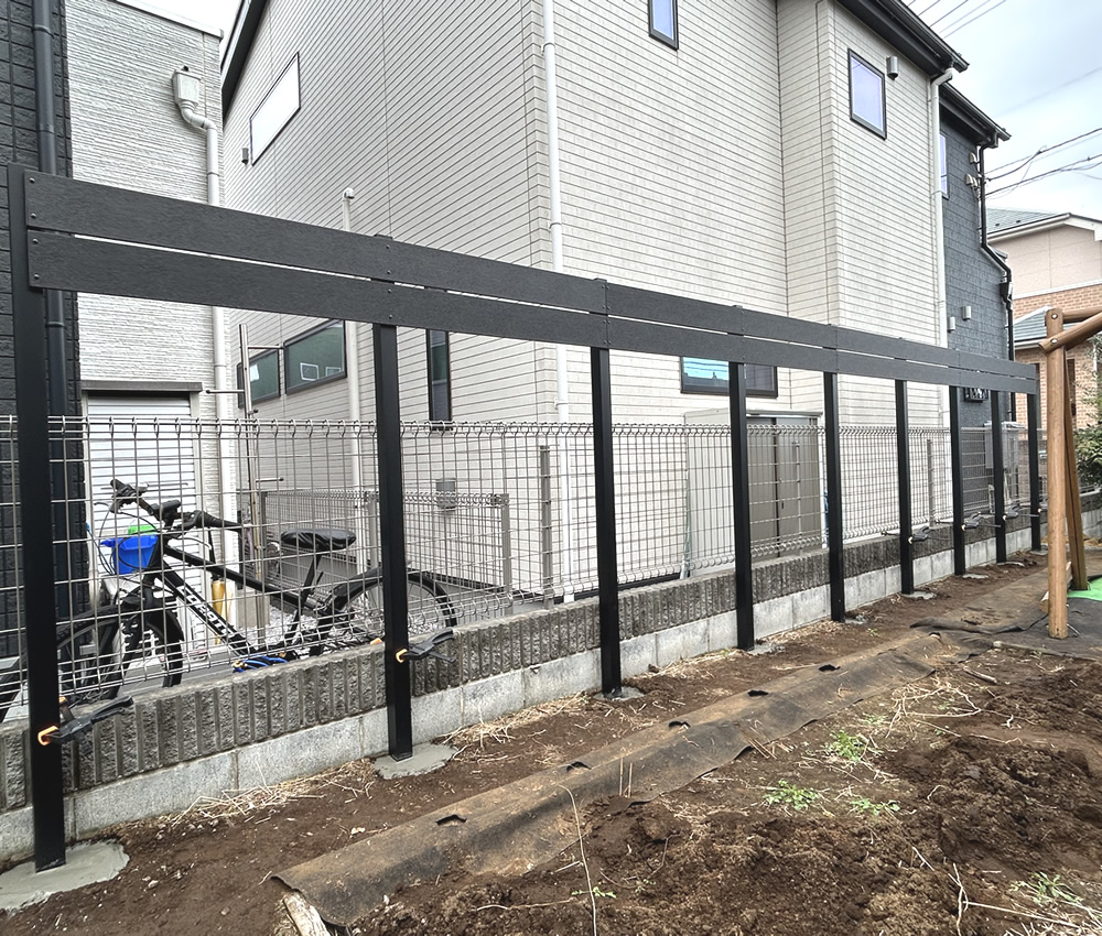 �����^���̍d����҂��Ă��悢��l�H�؍ނ̓\��t�����s���Ă����܂�