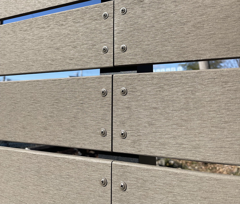 �\�ʂ͗����悤�ȍׂ����N��������A���̖͗l���؂̎����Ɏ��Ă��邱�Ƃ��牷�����������悤�Ȏd�グ�ɂȂ��Ă��܂��B