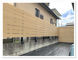 ������͂ɐݒu�����l�H�ؖډB���t�F���X�i�x�[�W���F�j