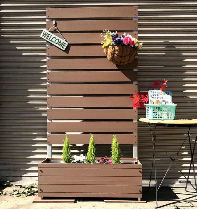 人工木製プランター付きボーダーフェンス