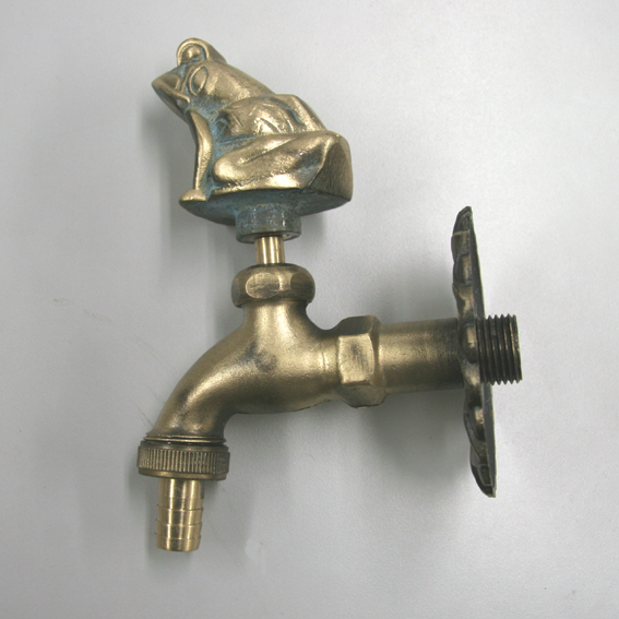 呼び径13ミリのパイプ専用の水栓柱用蛇口かえる（ゴールド