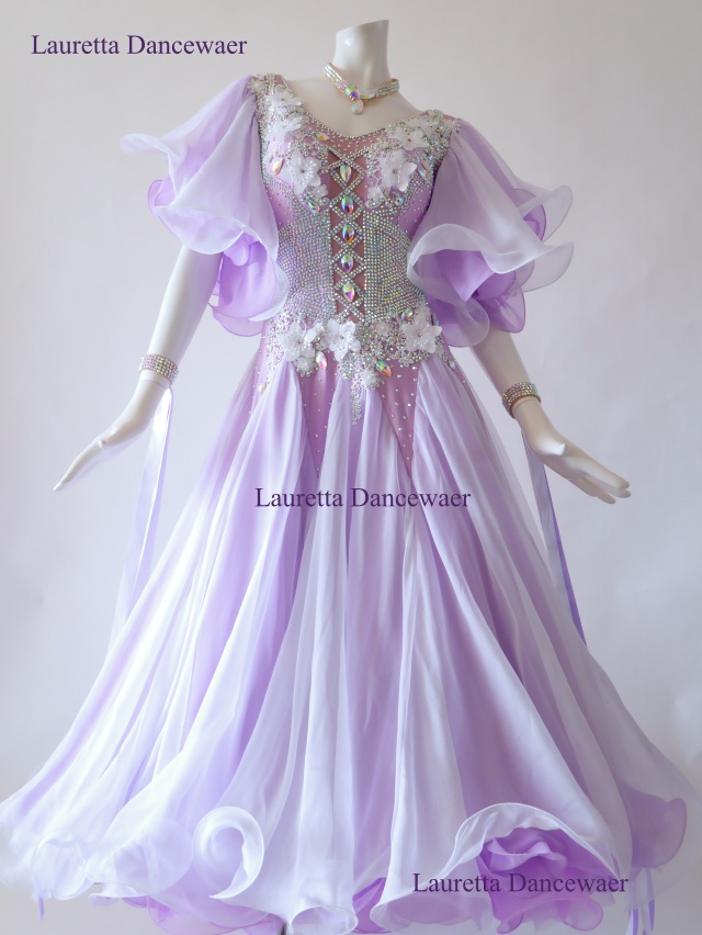 【社交ダンスドレス・衣装】ST20928 スタンダード/モダン　高級仕様　ラベンダー/ホワイト フラワーモチーフ(M)