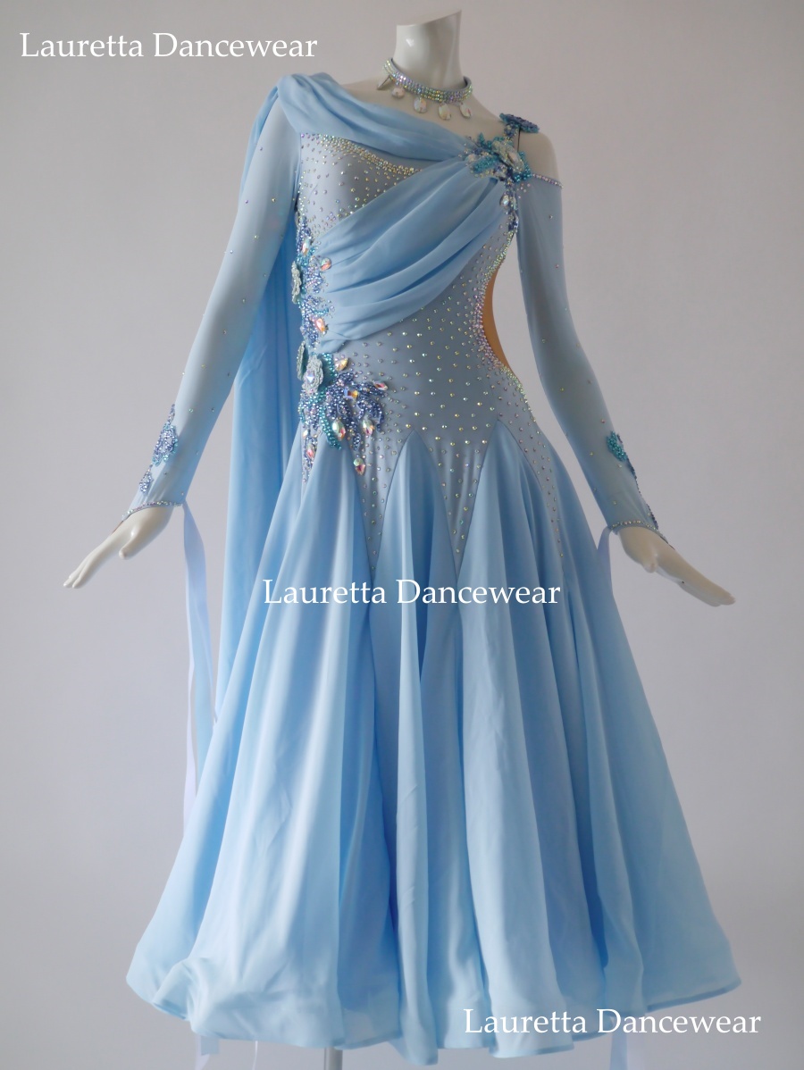 ST20999 ラウレッタダンスウエア スタンダード/モダン　高級仕様　ライトブルー 3Dフラワーモチーフ(M)