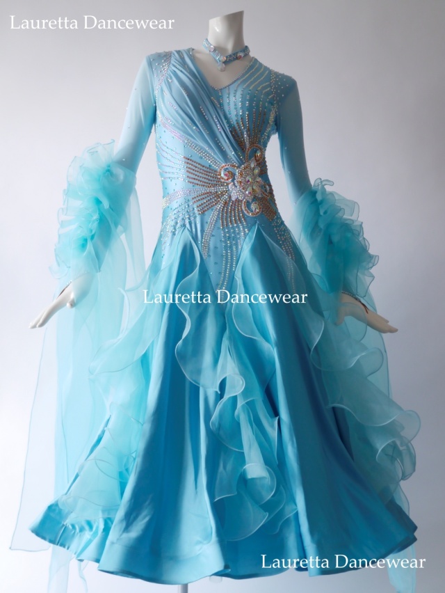 【社交ダンスドレス・衣装】ST21104 スタンダード/モダン 高級仕様 シアン/バックワードネックレス (M)