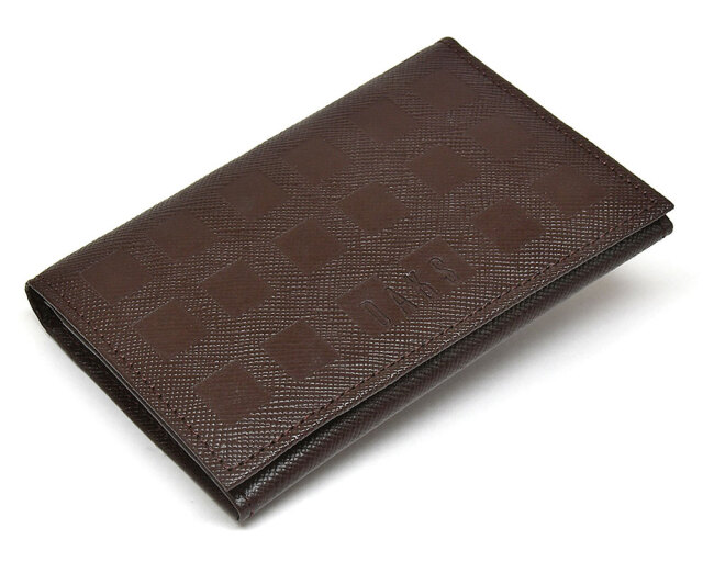 Checker emboss（チェッカーエンボス） 名刺入れ  「DAKSダックス」　DP25375 チョコ　正面