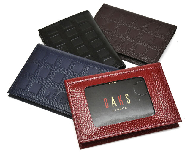 Checker emboss（チェッカーエンボス） パスケース 「DAKS