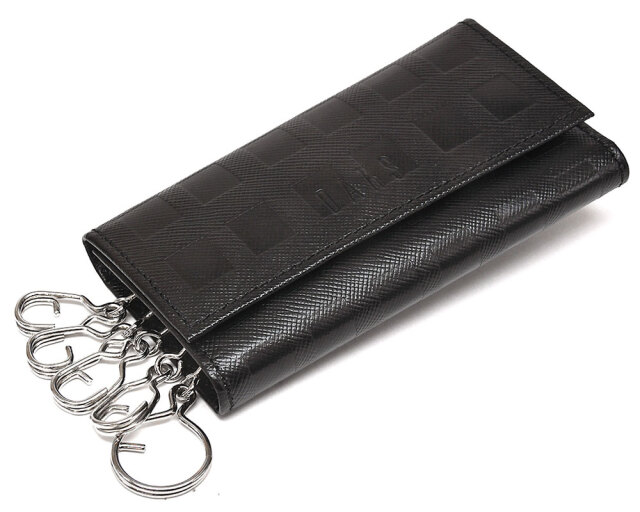 Checker emboss（チェッカーエンボス） キーケース  「DAKSダックス」　DP25665 クロ　正面