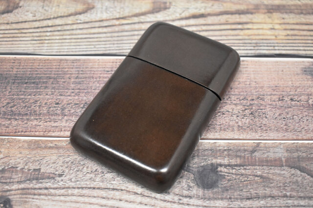 Artigiano（アルチジャーノ）　カードケース　 「プレリーギンザ」　NP72413 ダークブラウン　正面