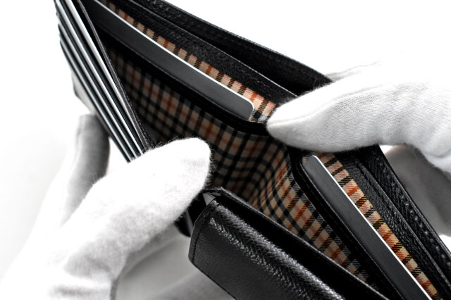 Classic（クラシック） 二つ折り財布（小銭入れあり）  「DAKSダックス」　DP34314 イメージ画像