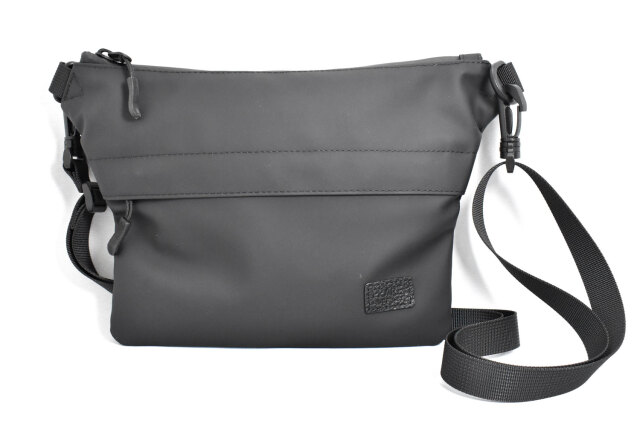 ACTIVE（アクティブ）防水＆耐久&軽量 スリムフィットサコッシュ