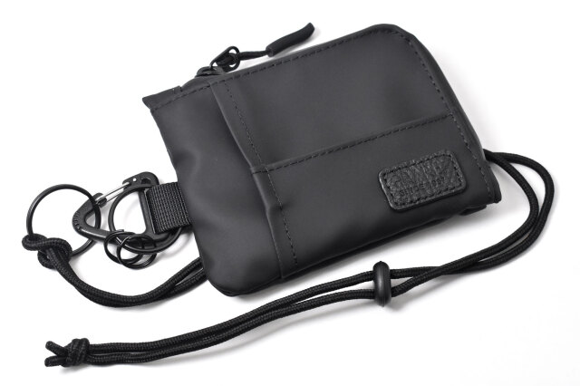 ACTIVE（アクティブ） ネックストラップ付マルチケース 「プレリー1957」 NP00960　ブラック　正面