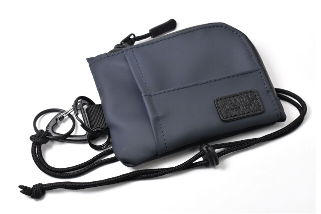 ACTIVE（アクティブ） ネックストラップ付マルチケース 「プレリー1957」 NP00960　ネイビー　正面