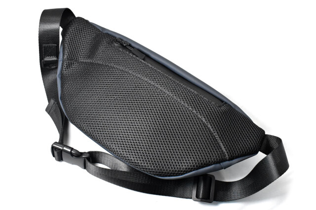 ACTIVE（アクティブ） 防水＆耐久＆軽量　ボディーバッグ 「プレリー1957」 NP01010　ネイビー　裏面