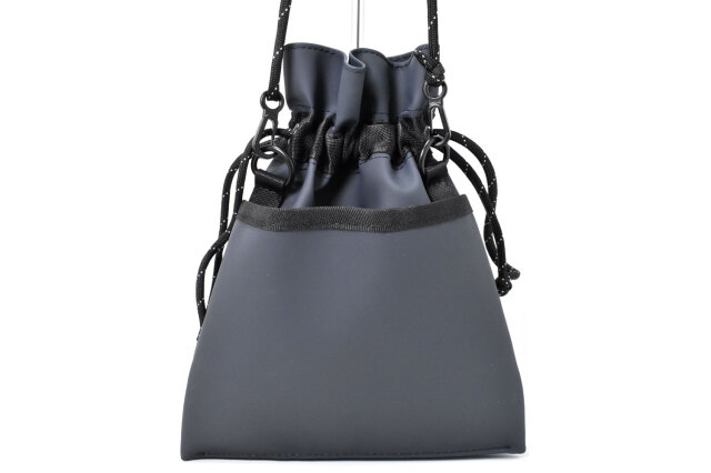 ACTIVE（アクティブ） 防水＆耐久＆軽量　コンパクト巾着ショルダーバッグ 「プレリー1957」 NP01470　ネイビー　裏面