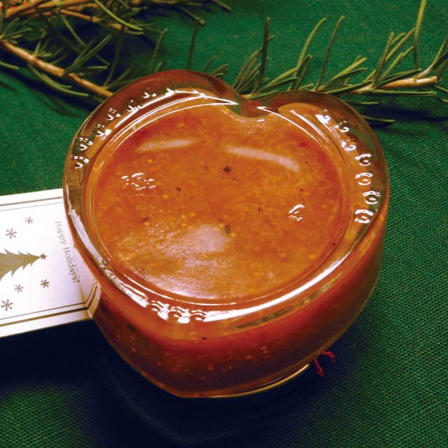 かわいいハート形のビンに入った、レッカーバロンのハッピーホリデージャム