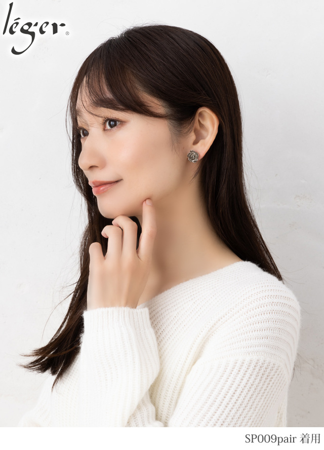 ピアス ma.na885 キュービックジルコニア プラチナピアス(スクエア