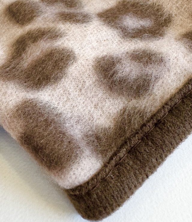 フリースブランケット　レオパード柄　ピンクブラウン