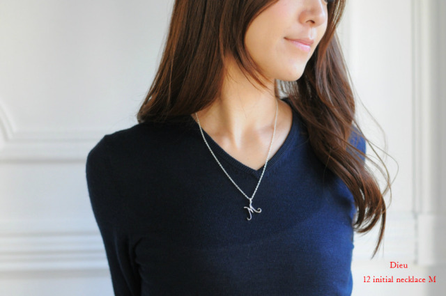 プレゼントに ★KIRSTIN ASH★ 人気 イニシャル ネックレス A-Z INITIAL NECKLACE A-Z (STERLING SILVER) – KIRSTIN ASH (United