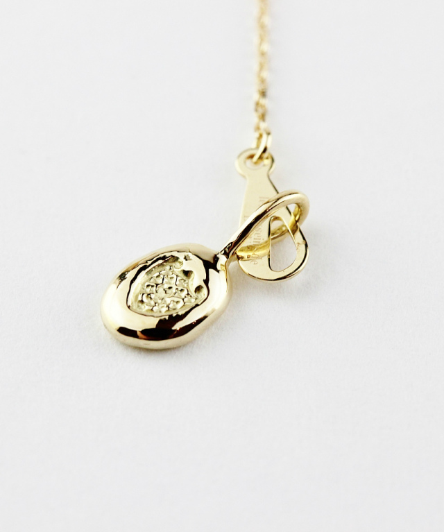 les desseins de DIEU 963 Crest Charm K18YG/レデッサンドゥデュー