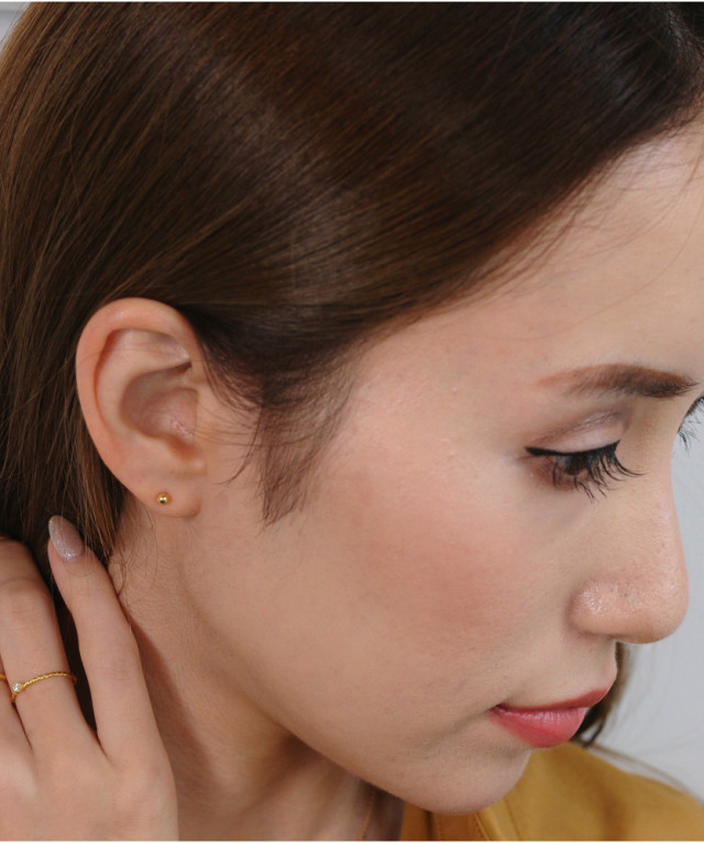 les dessins de DIEU ゴールドピアス　k18 les desseins de DIEU 894 Smile Stud Earrings K18YG/レ