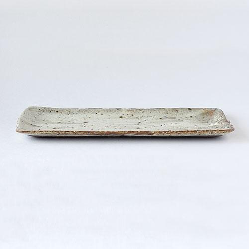 鉄吹粉引き 長角皿／亀井 紀子(陶工房 もちの木)