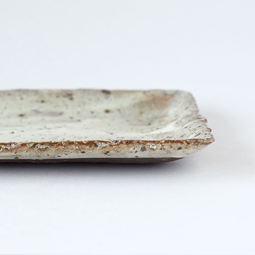 鉄吹粉引き 長角皿／亀井 紀子(陶工房 もちの木)