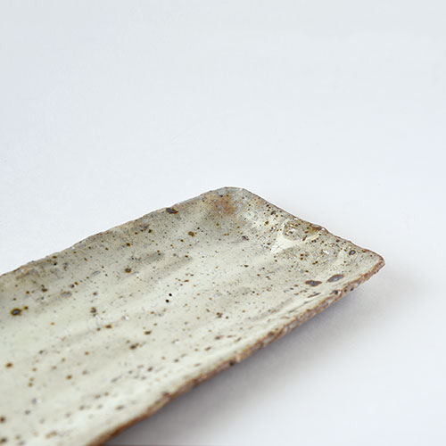 鉄吹粉引き 長角皿／亀井 紀子(陶工房 もちの木)