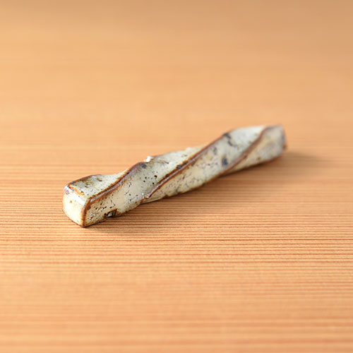 鉄吹粉引き カトラリーレスト／亀井 紀子