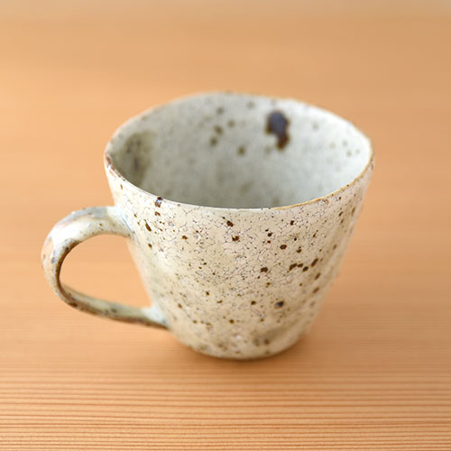 鉄吹粉引き マグカップ／亀井 紀子(陶工房 もちの木)