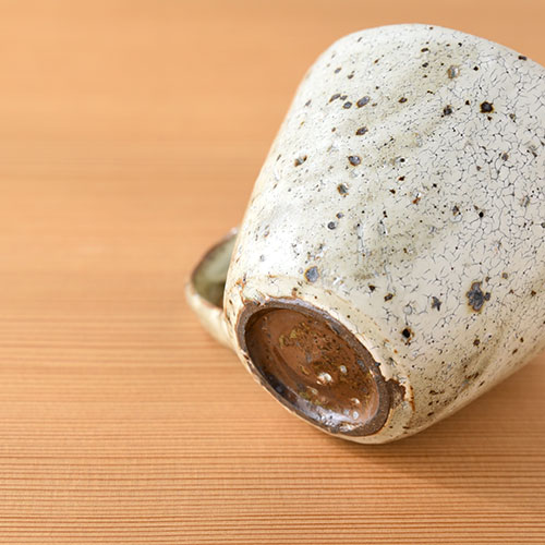 鉄吹粉引き マグカップ／亀井 紀子(陶工房 もちの木)