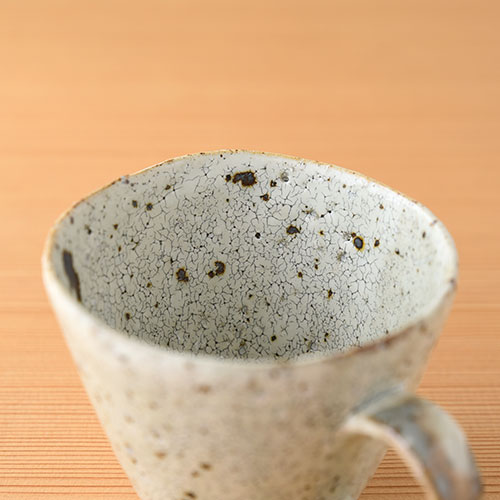 鉄吹粉引き マグカップ／亀井 紀子(陶工房 もちの木)