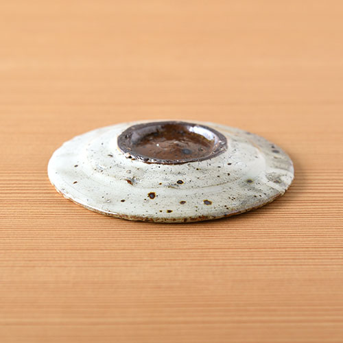 鉄吹粉引き リム3寸皿／亀井 紀子