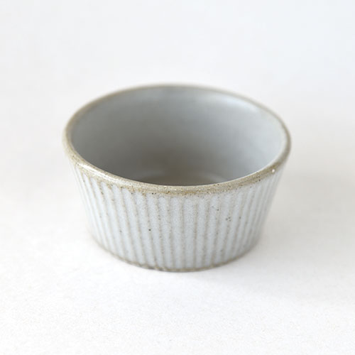 小鉢・浅いタイプ【陶器・しのぎ マットホワイト】／森永 淳俊