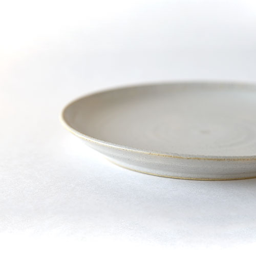 7寸リム皿(陶器・マットホワイト)／森永 淳俊