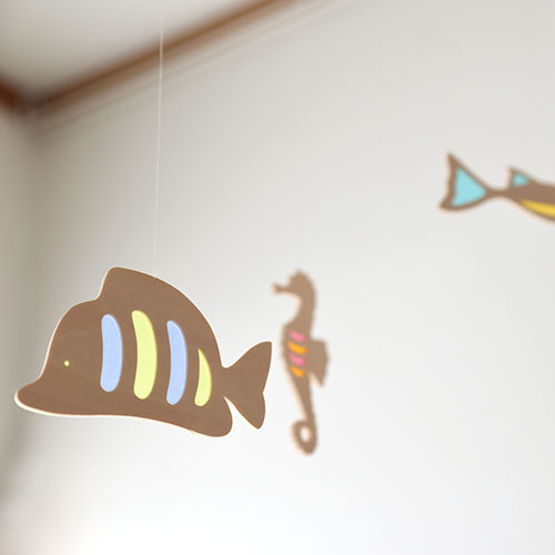 木製モビール 宙を泳ぐ魚(タツノオトシゴ)/おとぎ屋