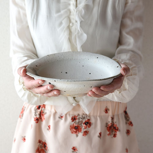 粉引 たわみ鉢・中／十河 隆史