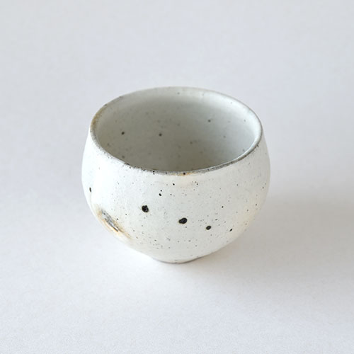 粉引 ほっこり湯呑・中【陶器】／十河 隆史(T-POTTERY)｜手しごと雑貨