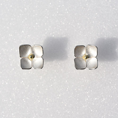 Hydrangea ピアス／小海 有希