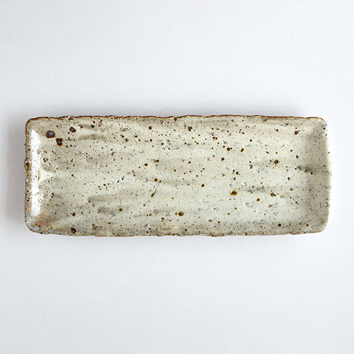 鉄吹粉引き 楕円皿／亀井 紀子(陶工房 もちの木)