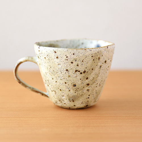 鉄吹粉引き マグカップ／亀井 紀子(陶工房 もちの木)