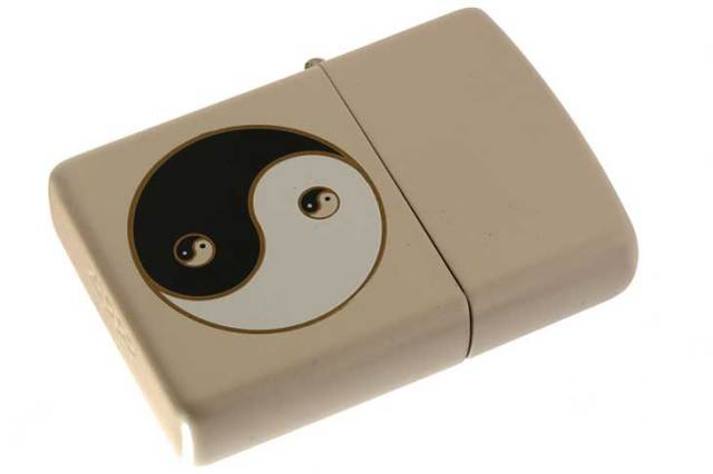 Zippo ジッポー 絶版・1995年製造 クリームマットベース 陰陽 FOUR YIN YANGS メール便可